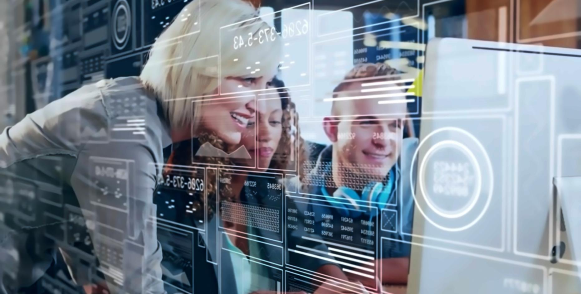 Teilnehmerin bei der praktischen Arbeit an einem Mobile Game Projekt